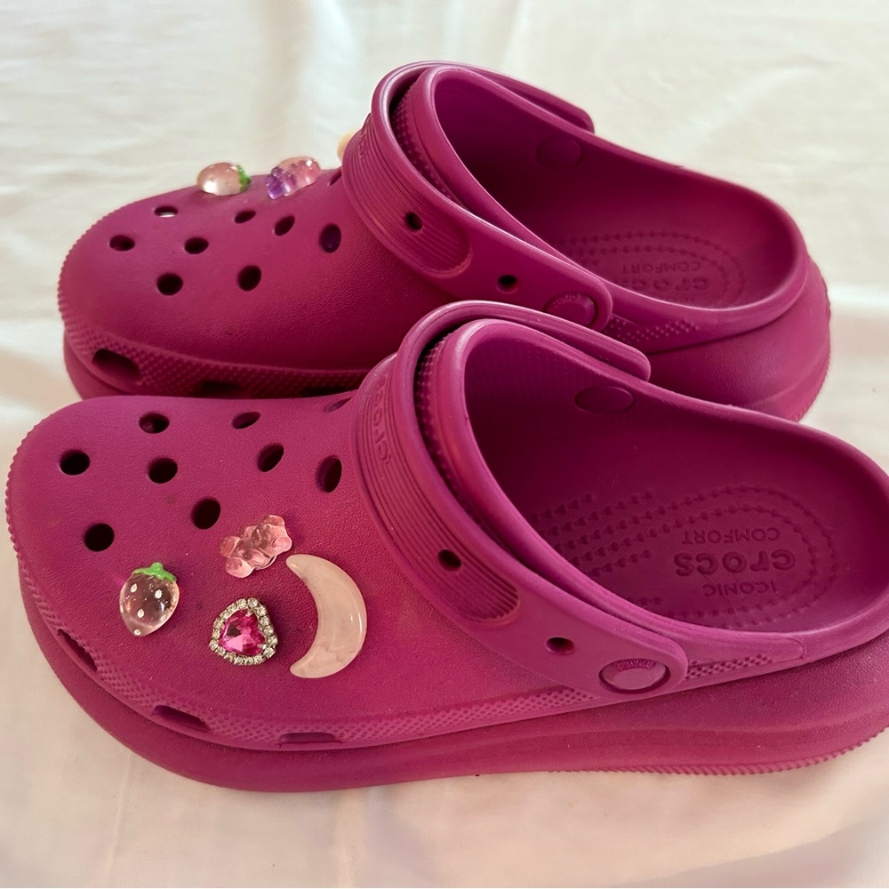 CROCS - FUSCHIA CLASSIC CRUSH - PLATFORM CLOG - WOMEN’s 7